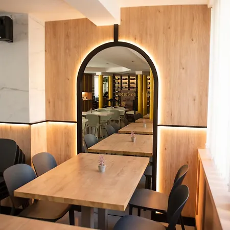 Hostal La Corte-3